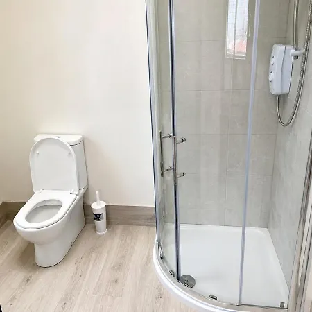 Modern In The Heart Of 10 Shared * Thurles