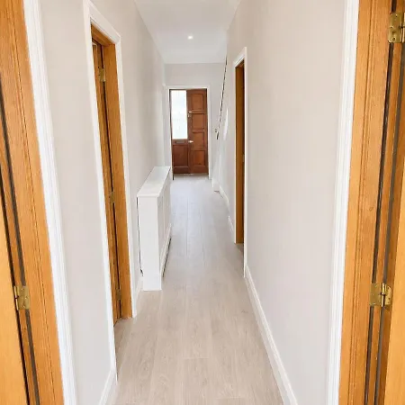 Modern In The Heart Of 10 Shared * Thurles